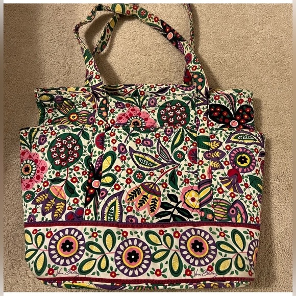 Vera Bradley Handbags - Vera Bradley Tote excellent condition